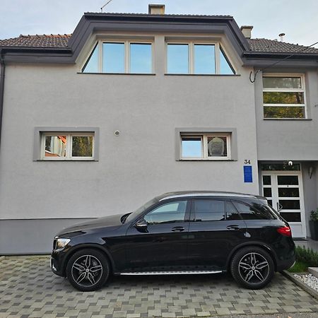 Apartments Battistutti - Free Private Parking ザグレブ エクステリア 写真