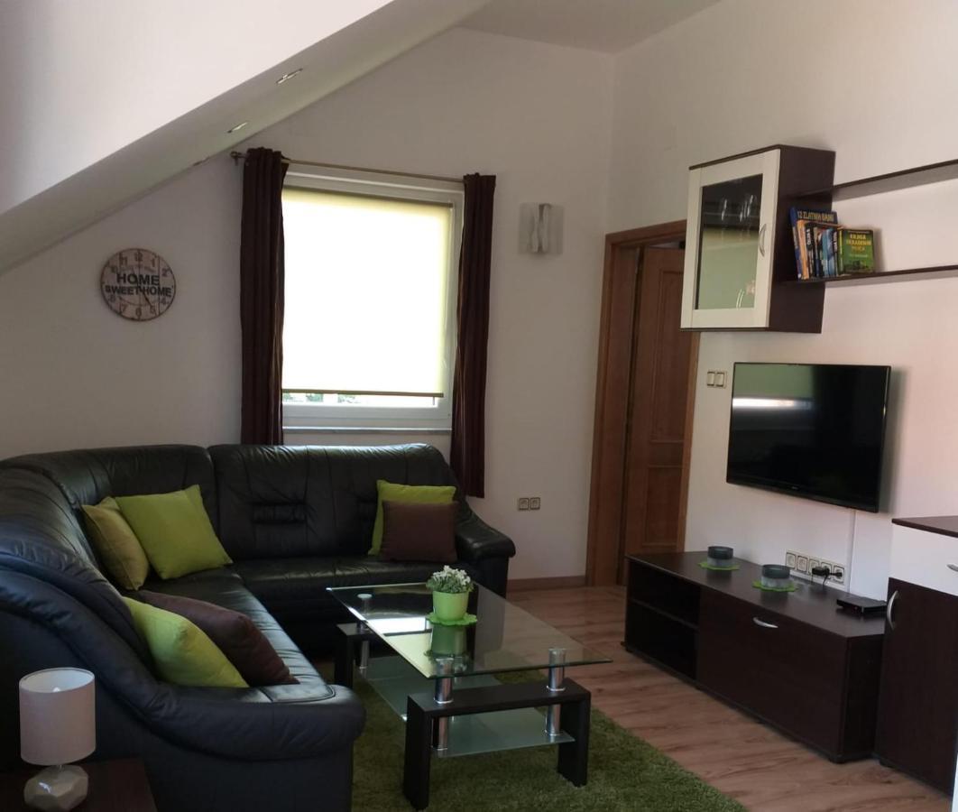 Apartments Battistutti - Free Private Parking ザグレブ エクステリア 写真
