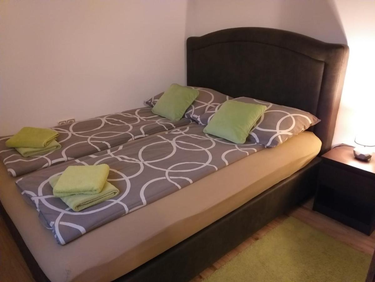 Apartments Battistutti - Free Private Parking ザグレブ エクステリア 写真