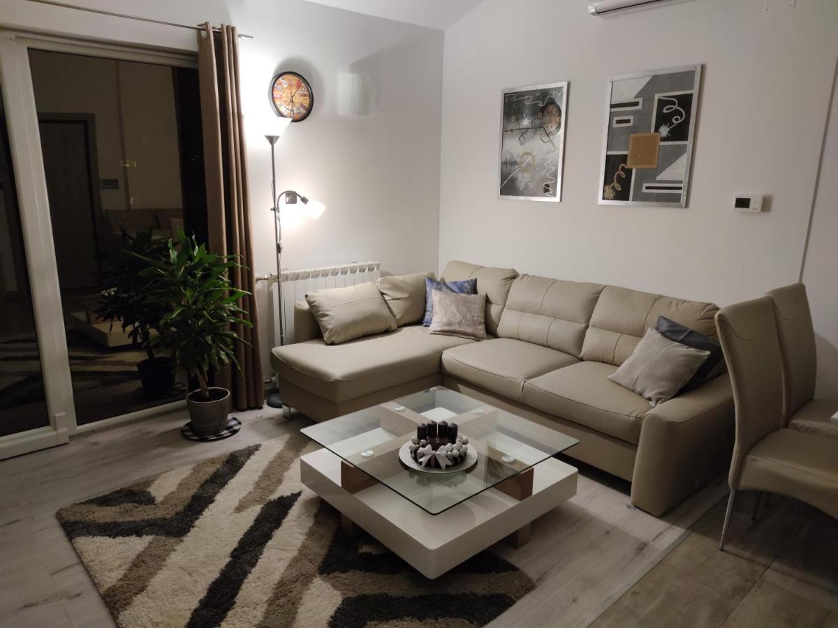Apartments Battistutti - Free Private Parking ザグレブ エクステリア 写真