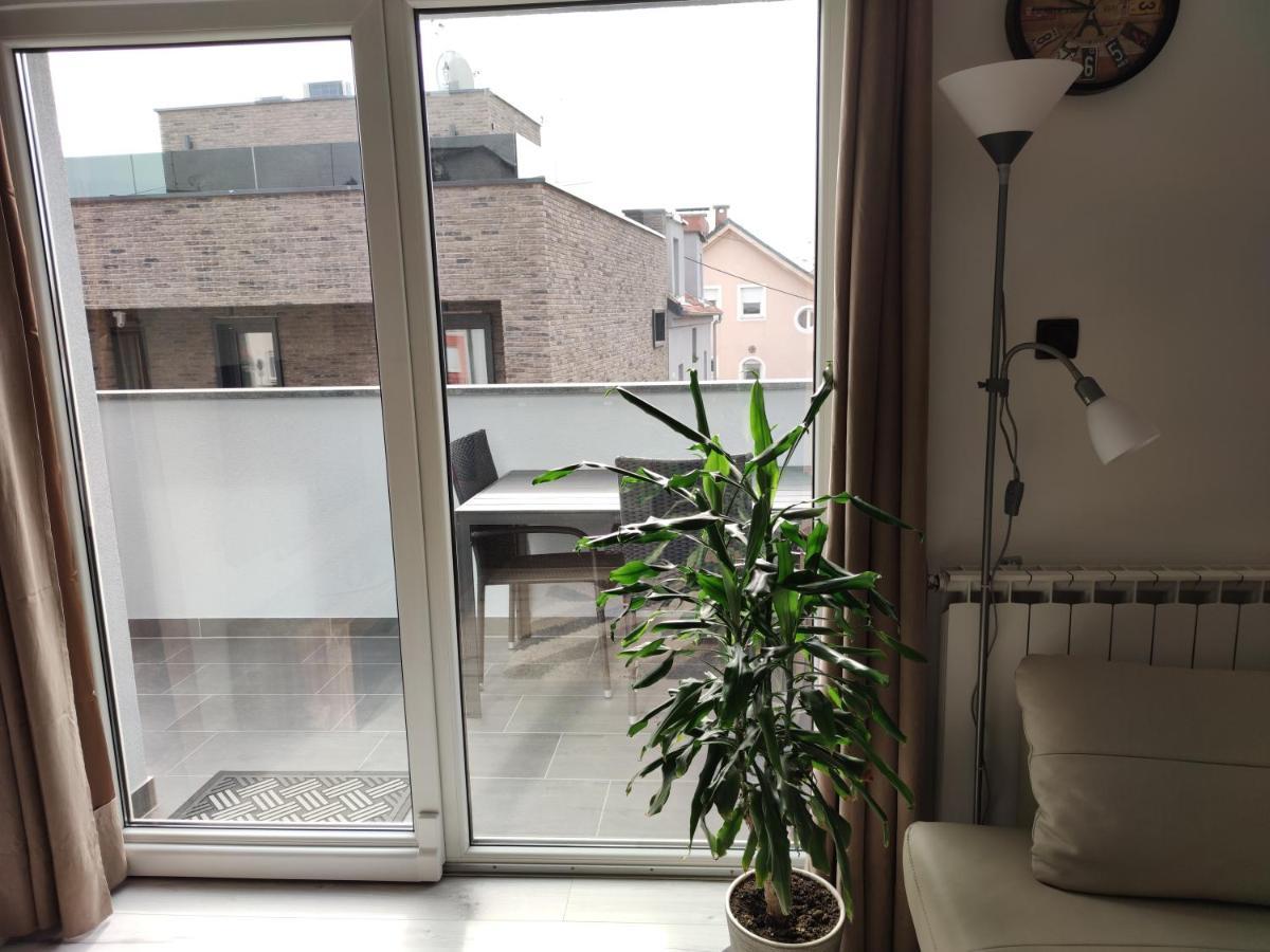 Apartments Battistutti - Free Private Parking ザグレブ エクステリア 写真