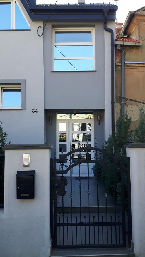 Apartments Battistutti - Free Private Parking ザグレブ エクステリア 写真